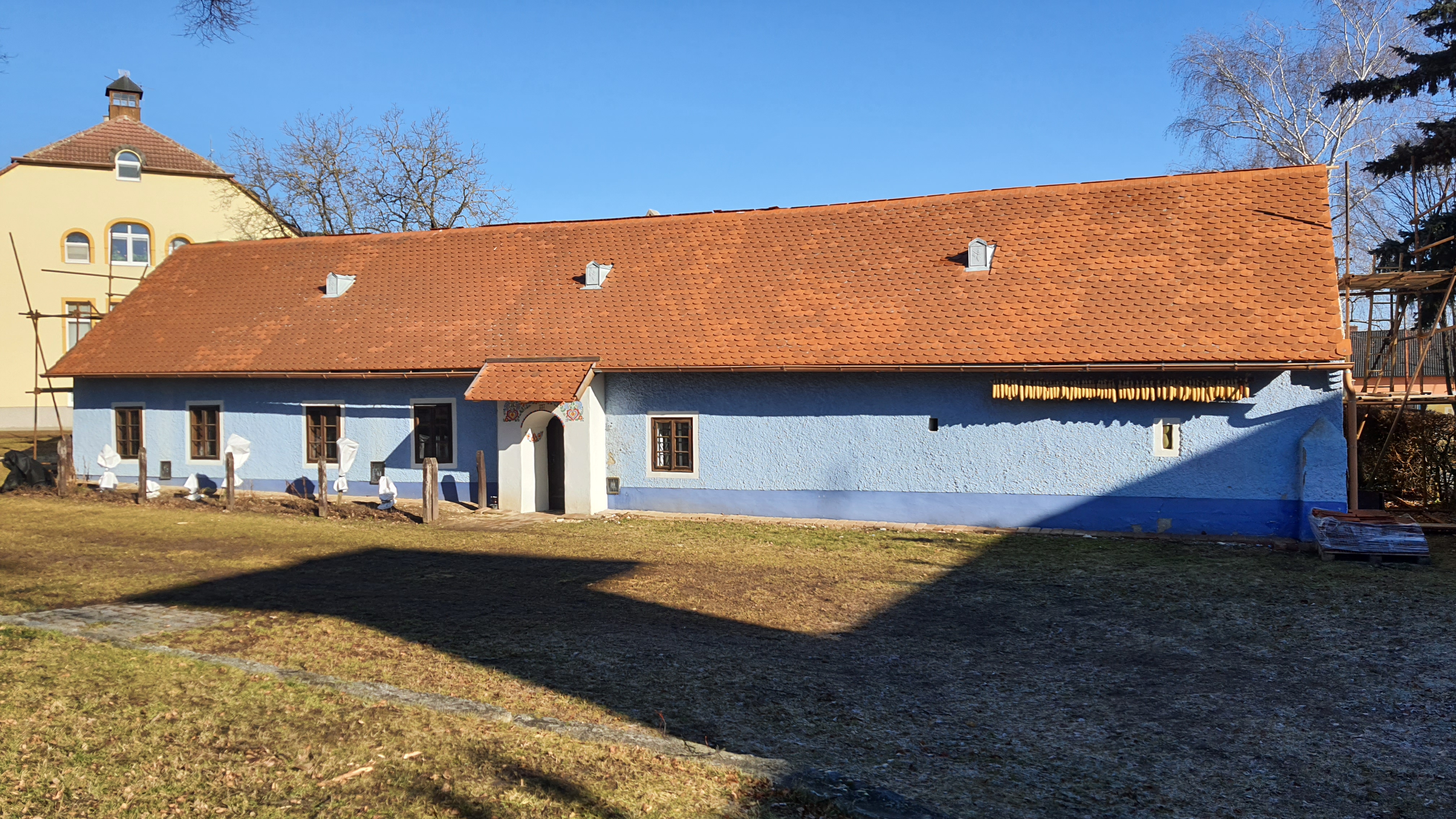 Střecha před osazením hřebenáčů