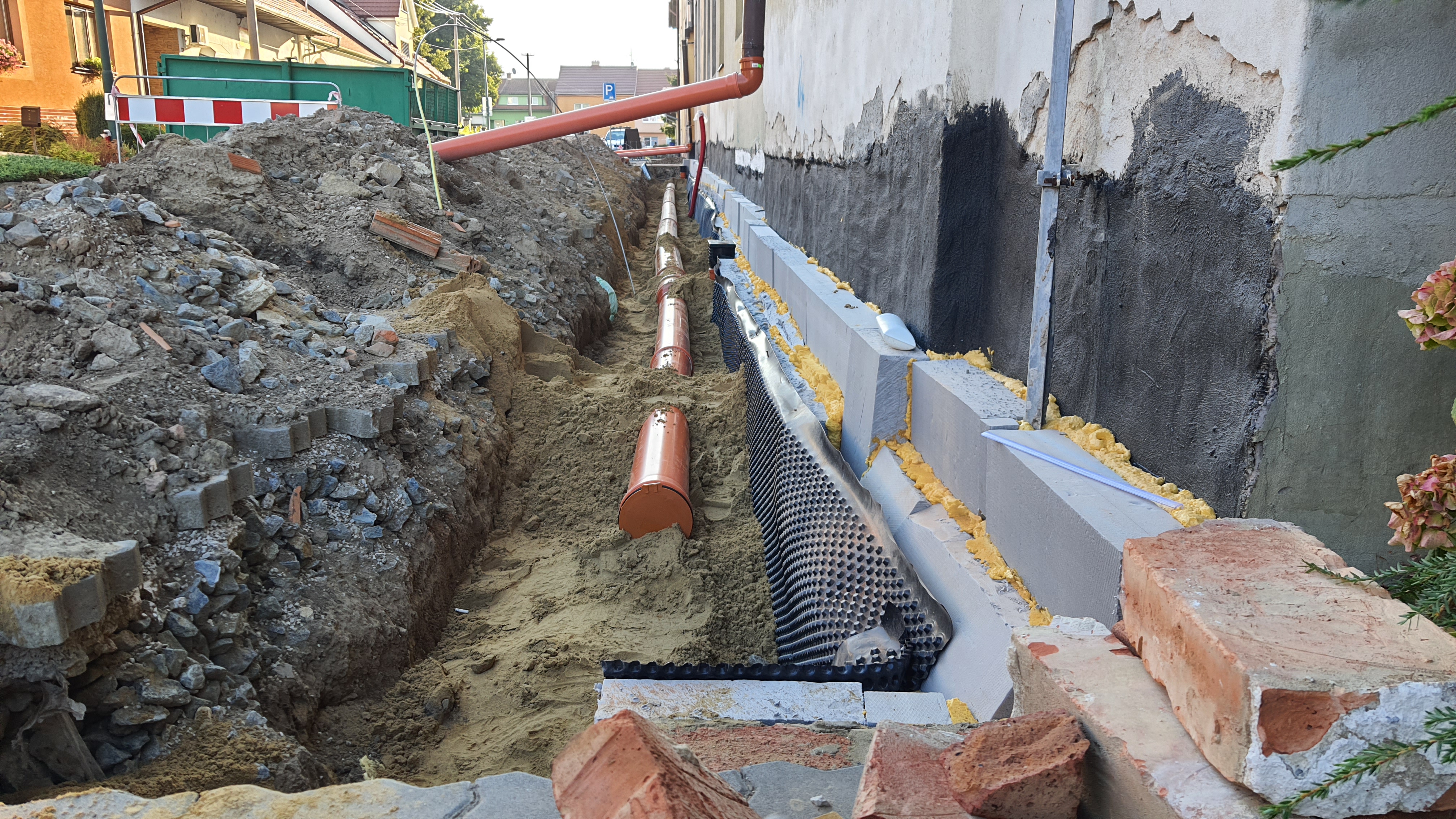 Pokládka dešťové kanalizace do chodníku v ul. Prostřední