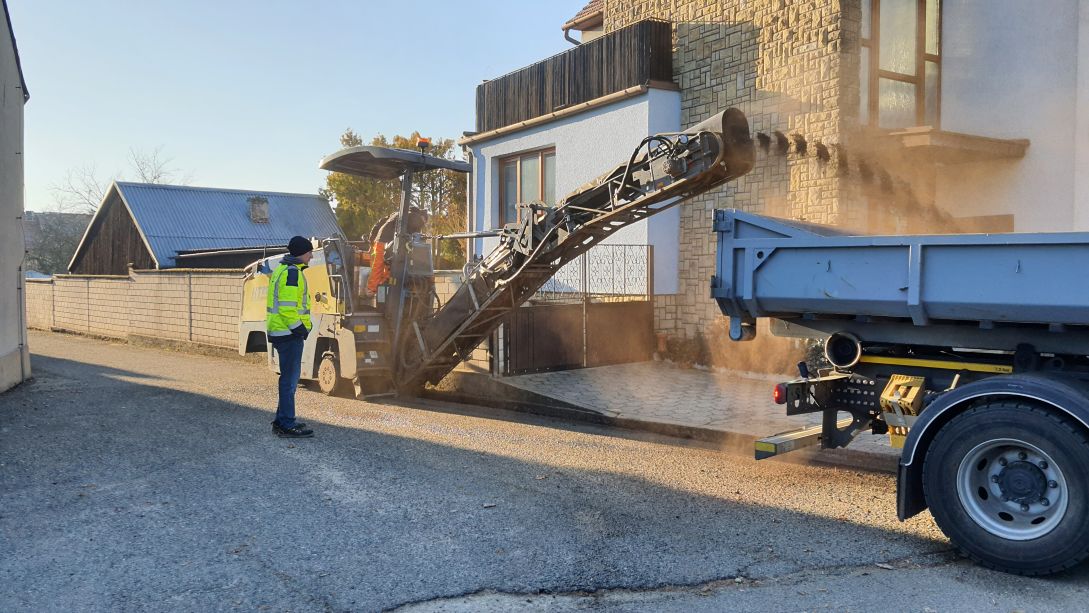 Frézování asfaltového krytu