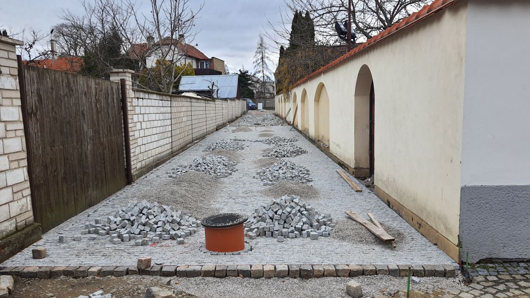 Pokládka kamenné dlažby