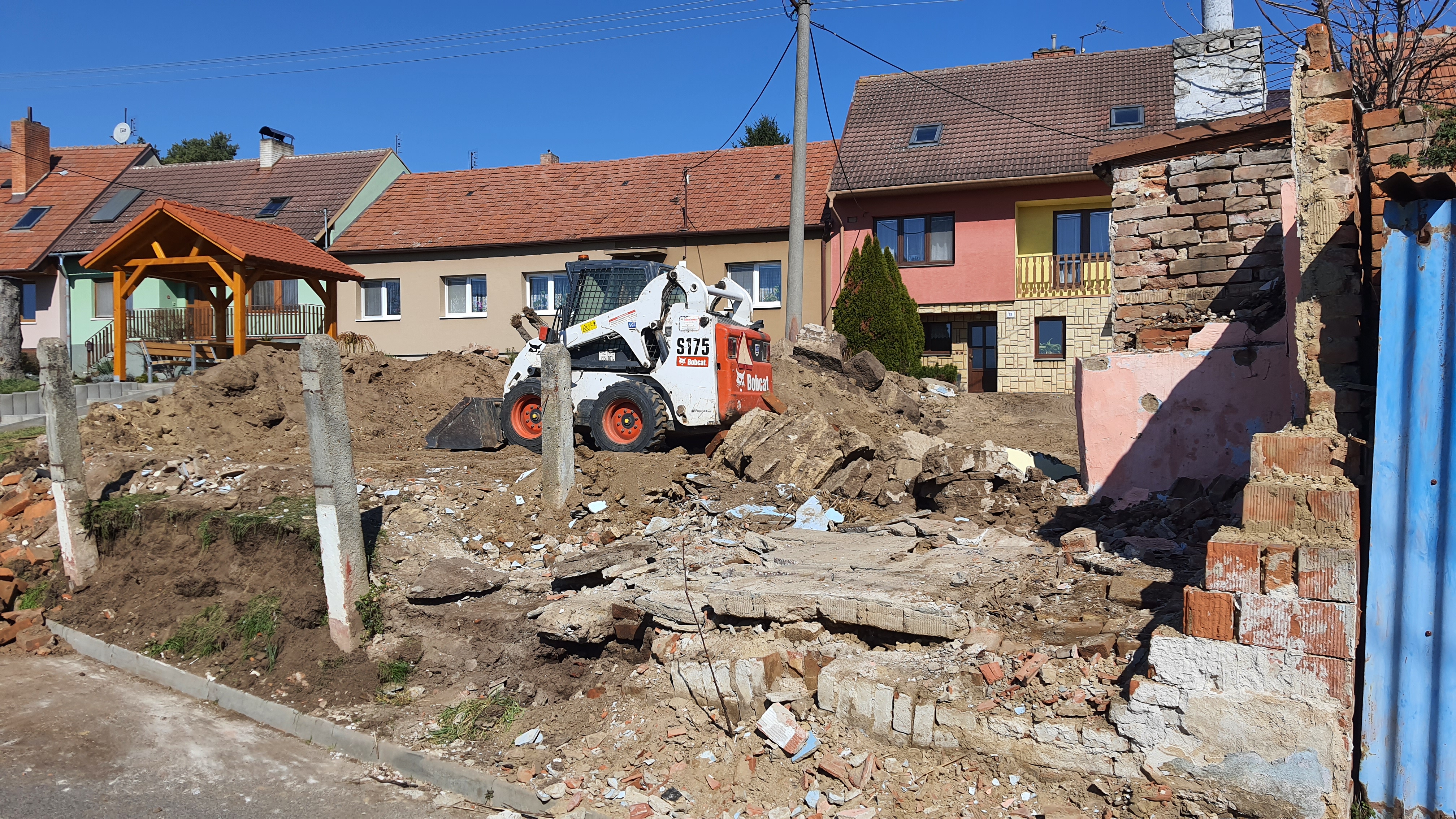 Probíhající demoliční práce RD Vídeňská 105