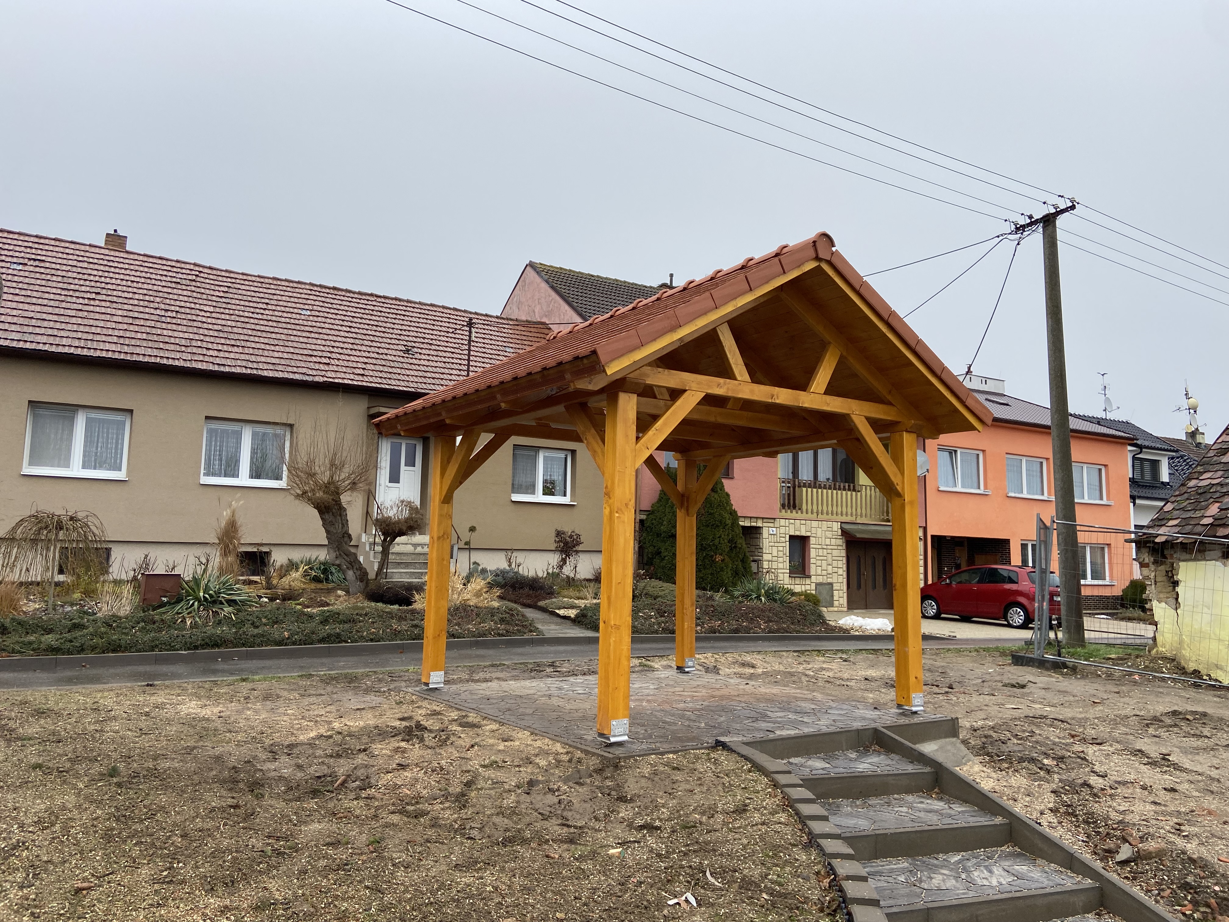 Nový dřevěný altán